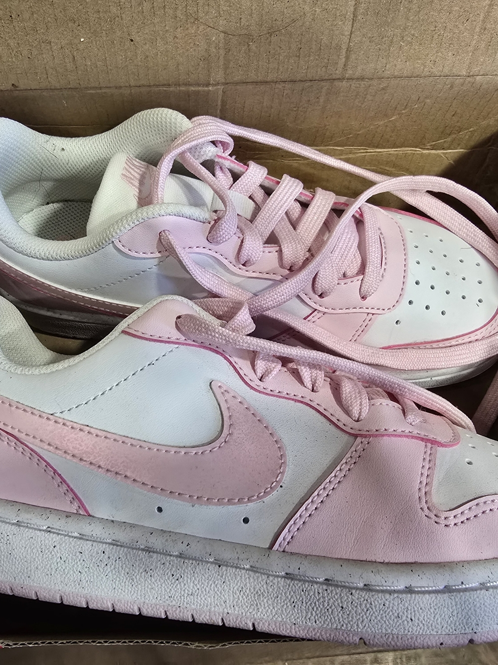 Nike Kids White and Pink Low-Top Sneakers